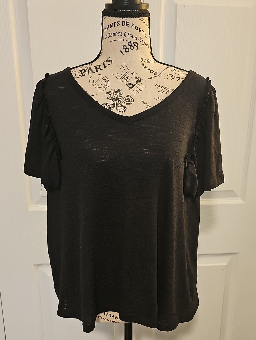 LC Lauren Conrad Black V-Neck Short Sleeve Top